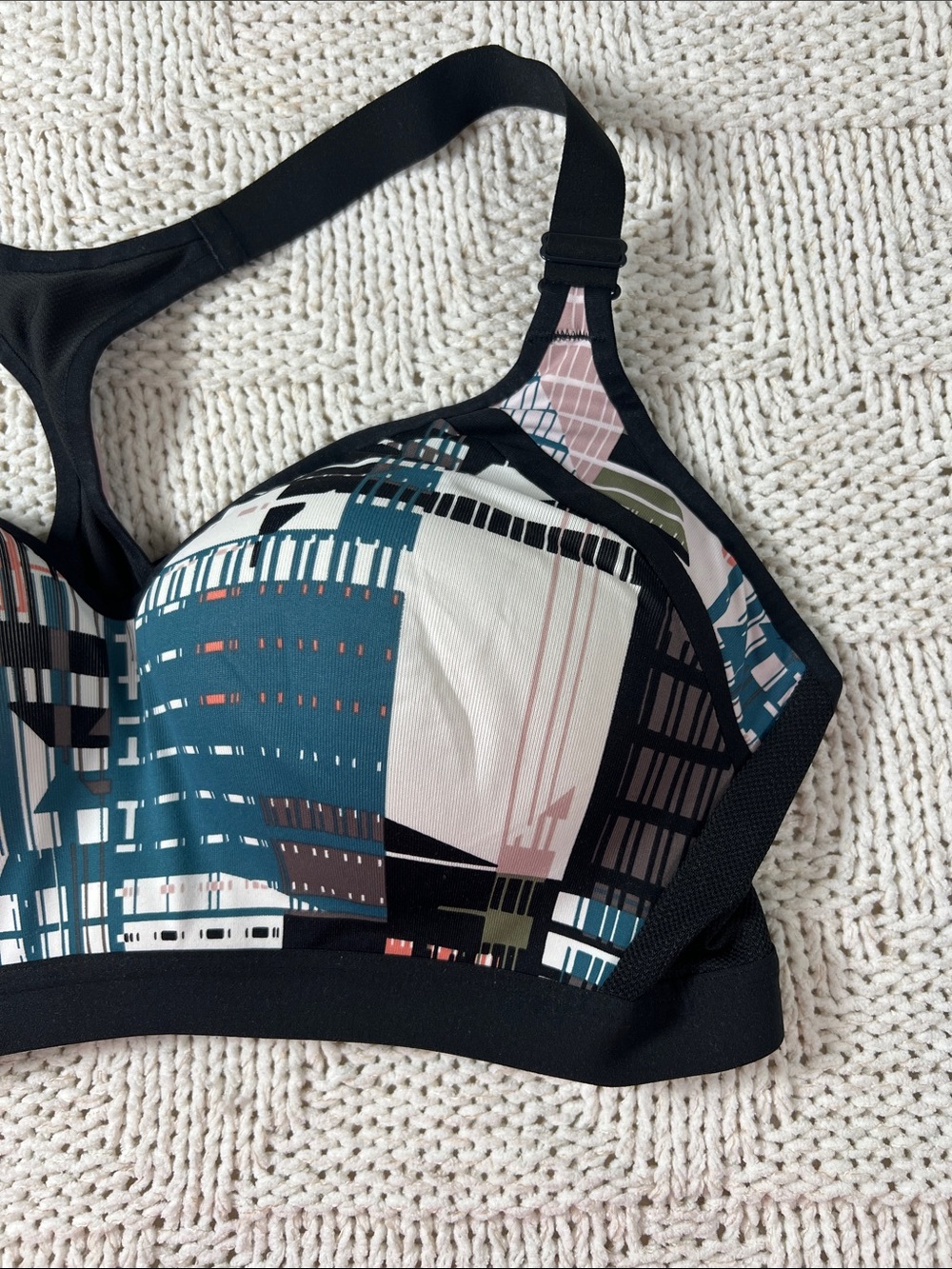 VICTORIA SPORT Incredible by Victoria’s Secret Sports bra - Picture 3 of 6